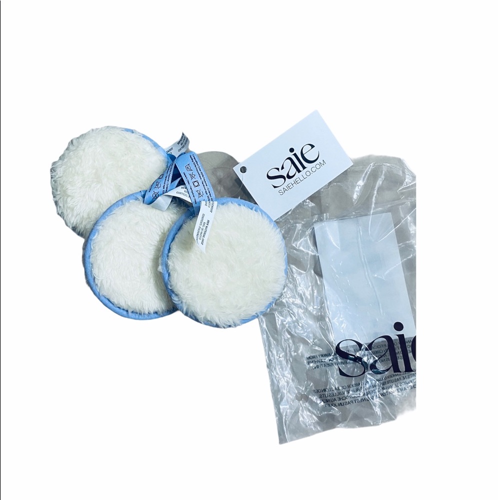 Saie Skincare Pads with Blue Trim
